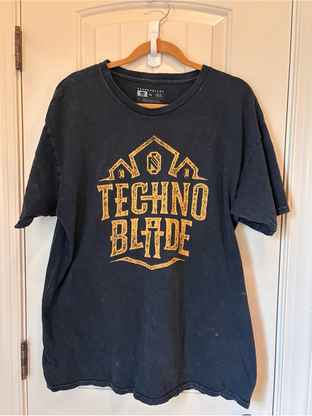 Techno Blade graphic T-Shirt Navy with Yellow Print Mens XL